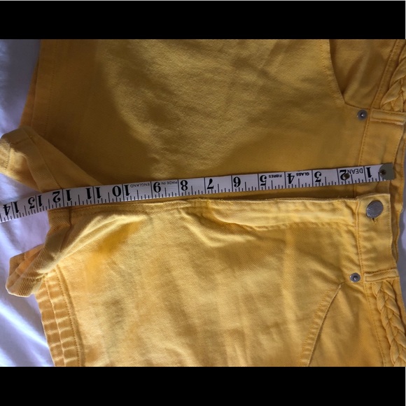 Yellow jean shorts - Picture 5 of 6